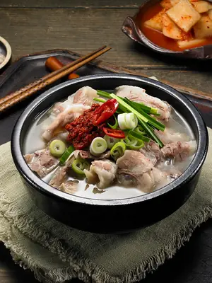 암퇘지 사골육수 항정살 돼지국밥 1팩 550g 캠핑음식 국밥 밀키트